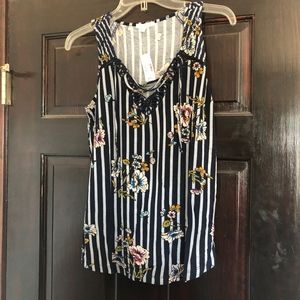 🇺🇸 New Floral Tank from Maurices Size Small